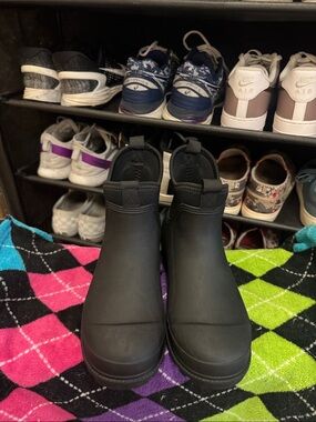 Time And Tru worn once black, waterproof, slip on boots. Neoprene upper. Size 8.
